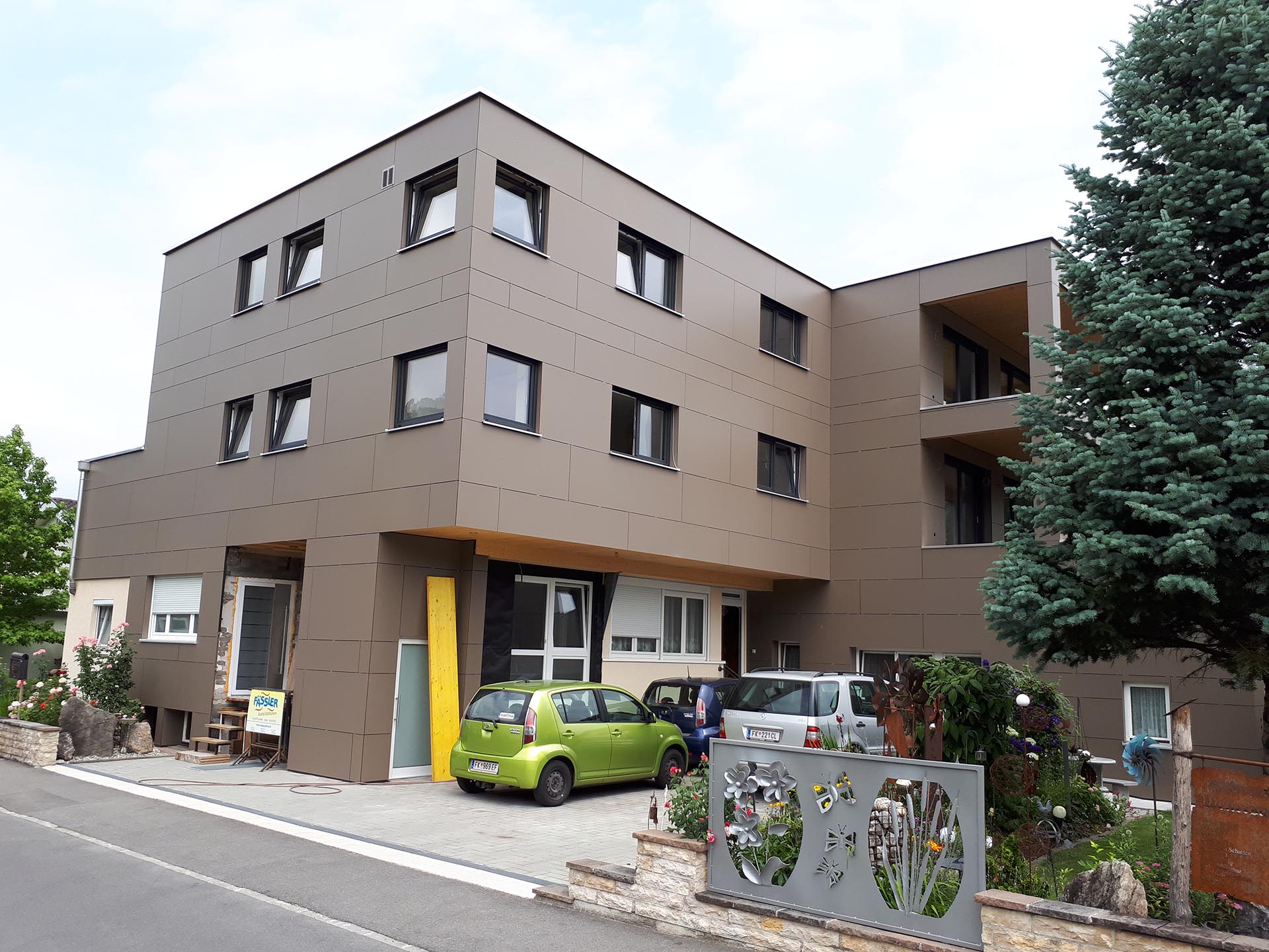 Mehrfamilienhaus Tosters – Seeberger Fenstersysteme